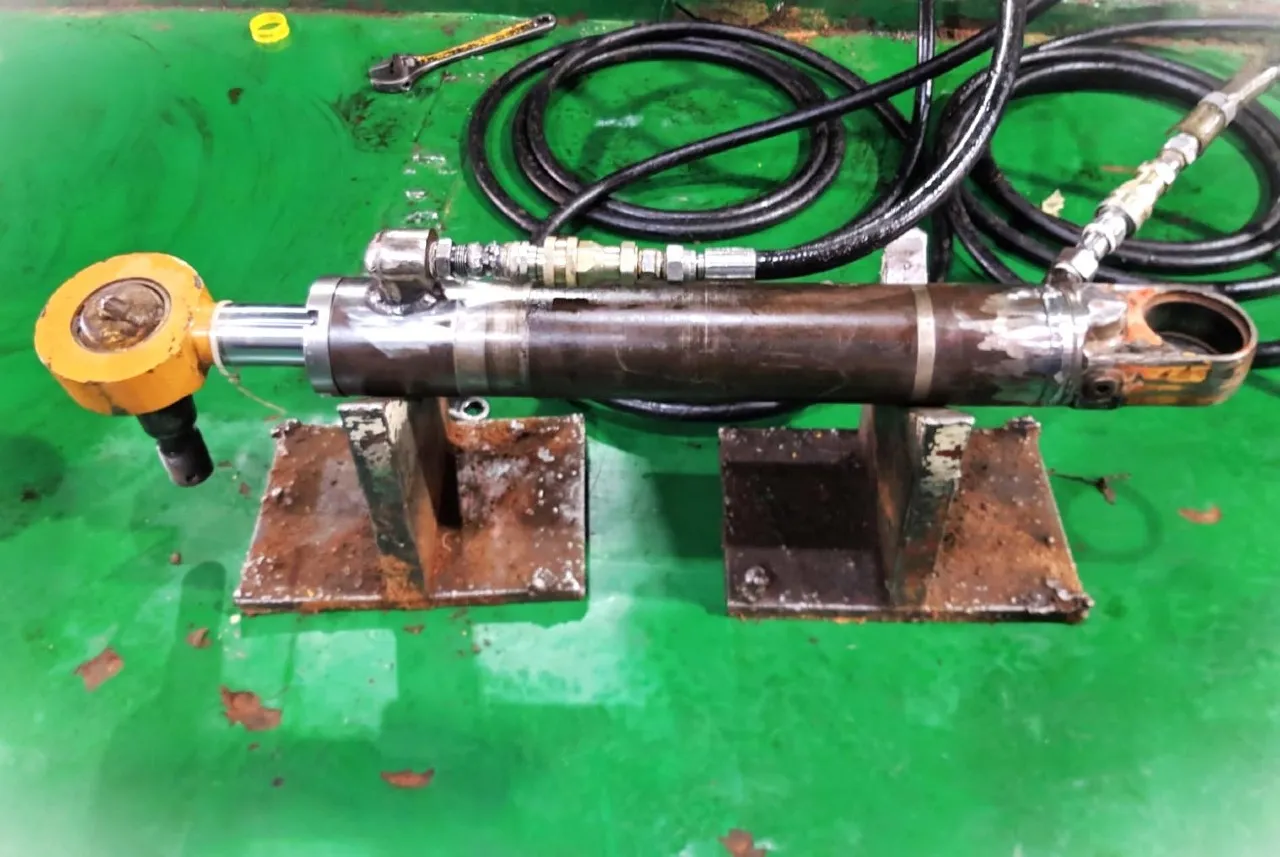 CYL STEERING CAT 777D - Image 2
