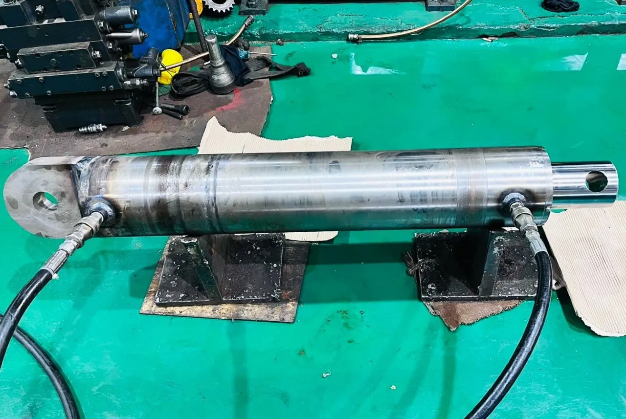 CYL FRONT LEVELLING JACK - Image 3