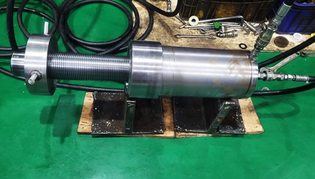 CYL REAR LEVELLING JACK - Image 2